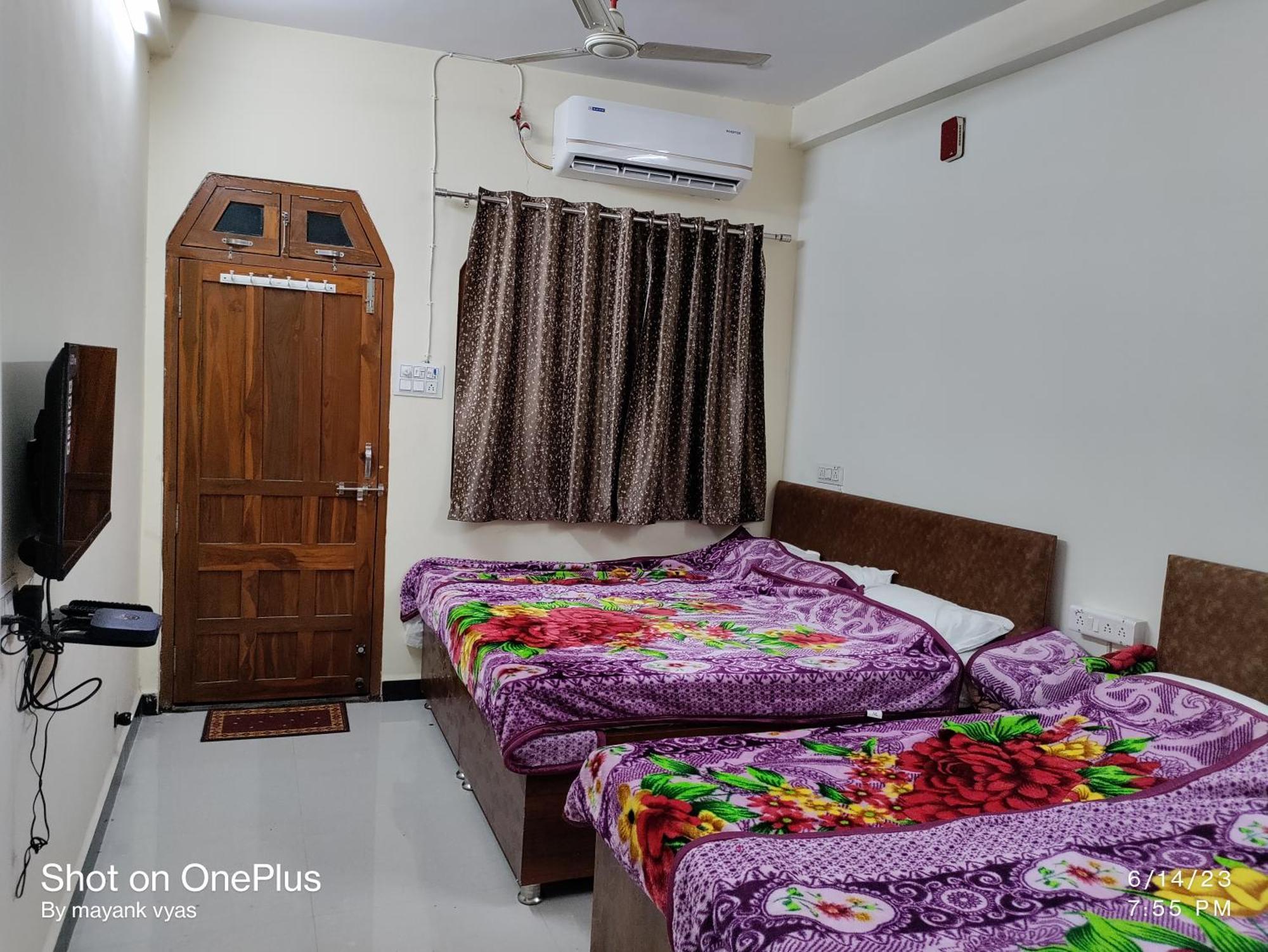 Hotel Maruti Palace Ujjain Eksteriør billede